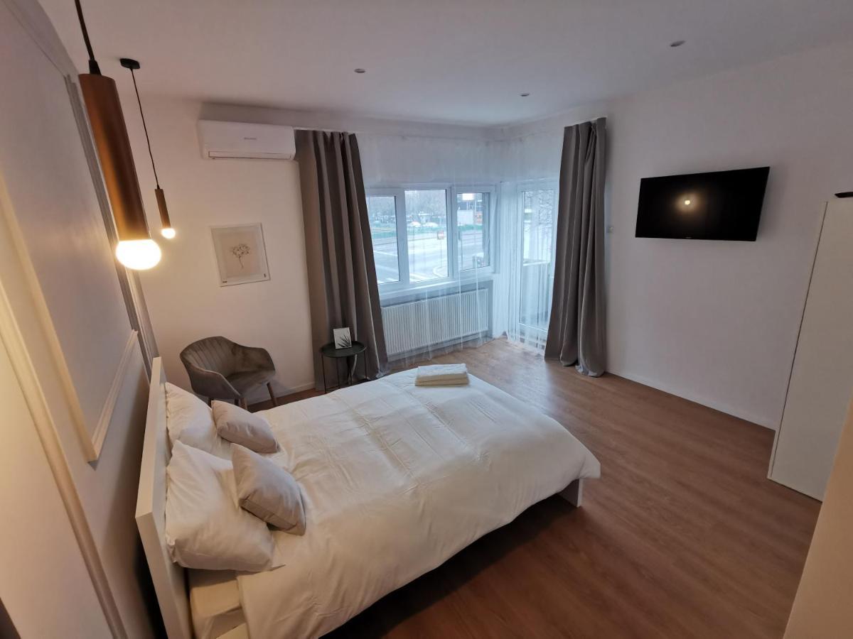 On The River Ultra Central Suites 부쿠레슈티 외부 사진