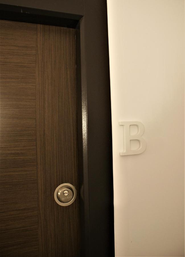 On The River Ultra Central Suites 부쿠레슈티 외부 사진