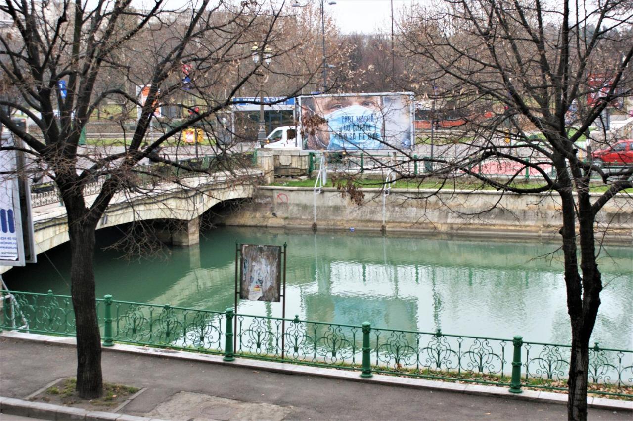 On The River Ultra Central Suites 부쿠레슈티 외부 사진